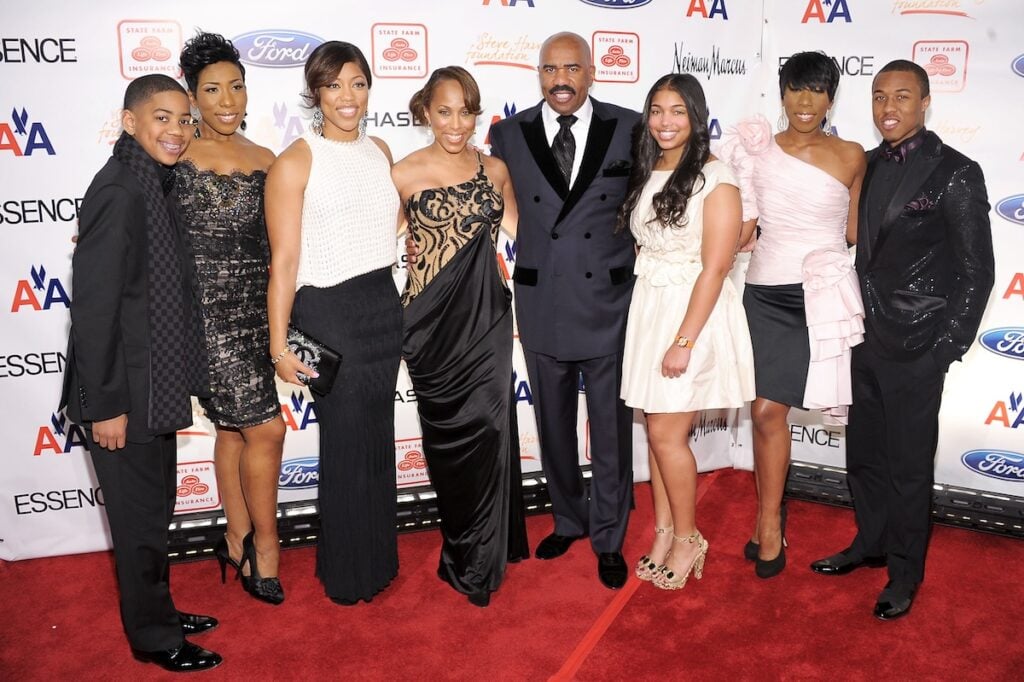 Steve Harvey with all of this children and wife. 