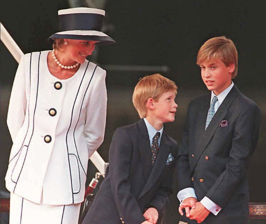 Princess Diana (L), Prince Harry, (C) and Prince William (R) gather for the commemorations of VJ Day, 19 August 1995, in London.  