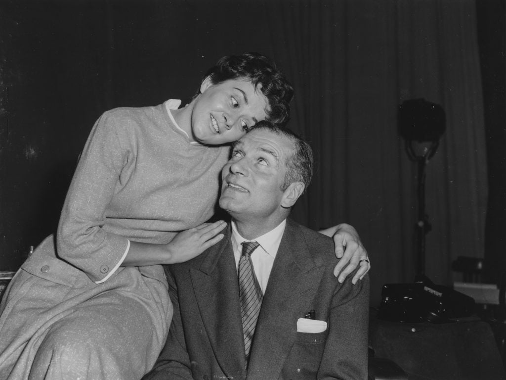 Actors Sir Laurence Olivier and Joan Plowright embracing as they rehearse a scene from the play 'The Entertainer', 1957. 