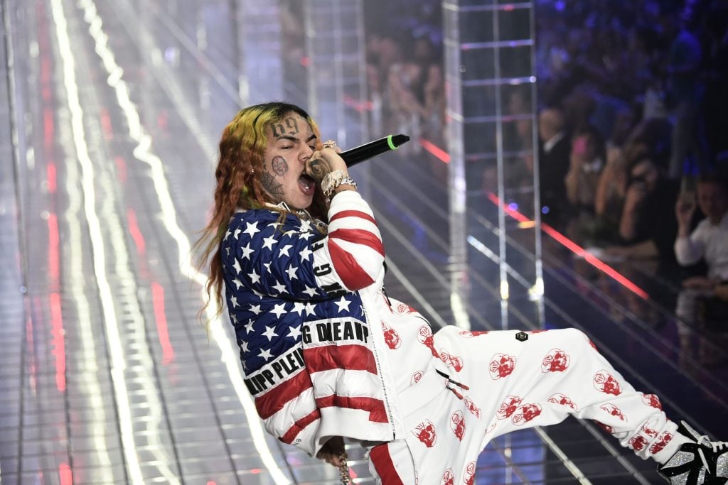 US rap singer 6ix9ine, or Tekashi 69, performs during the Philipp Plein fashion showw as part of the Women's Spring/Summer 2019 fashion week in Milan, on September 21, 2018.
