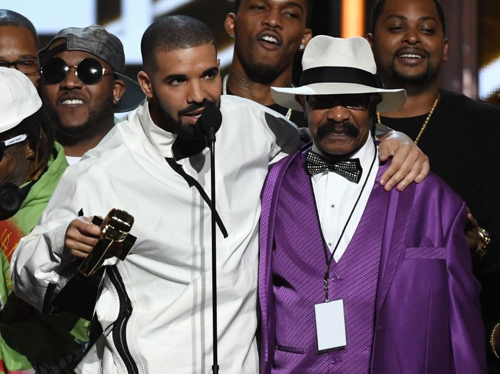 Drake accepts the Top Artist award with his father Dennis Graham during the 2017 Billboard Music Awards at T-Mobile Arena on May 21, 2017 in Las Vegas, Nevada. 