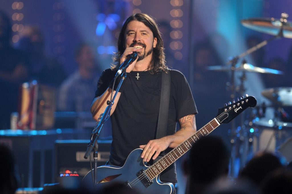 Musician Dave Grohl of the Foo Fighters performs on VH1 Storytellers on October 28, 2009 in Culver City, California.