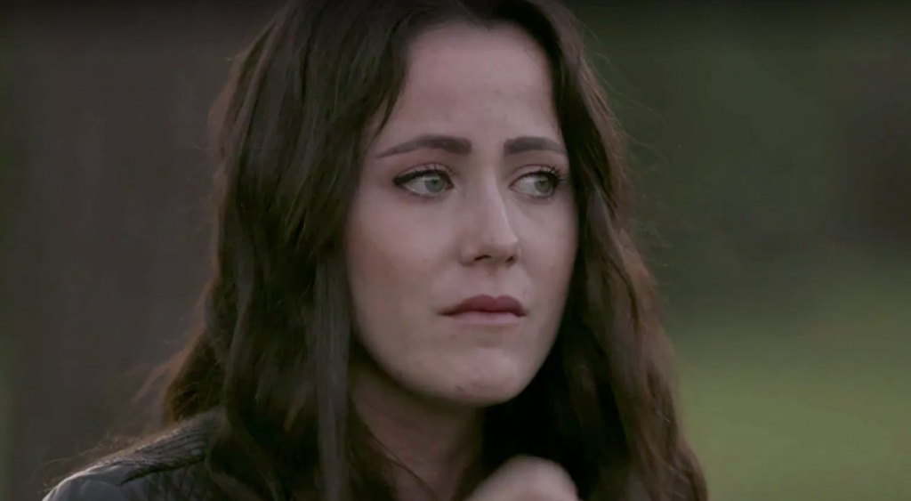 Jenelle breaks down in tears on an episode of Teen Mom 2.