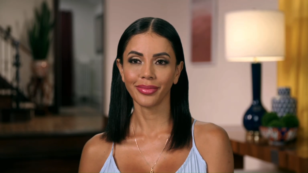 Jasmine Pineda looks very pleased on 90 Day Fiance Season 10.